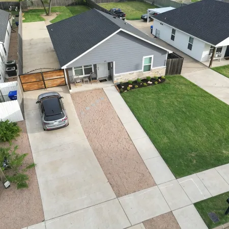 Primrose House is nestled close to Baylor & Silos!