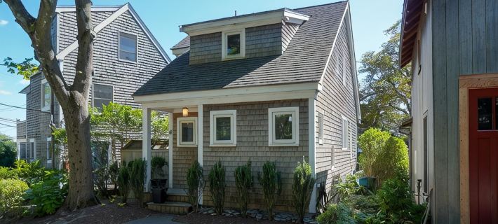 #CozyBluffs #OakBluffs #EastChop 1 BD, 1.5 bath home-Walk to Town-Ferries-Beach! Hotels in Oak Bluffs