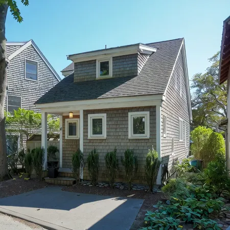 #CozyBluffs #OakBluffs #EastChop 1 BD, 1.5 bath home-Walk to Town-Ferries-Beach!