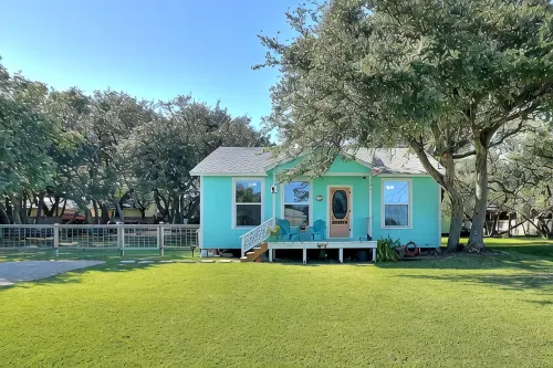 Super Cute Coastal Bend Cottage! Book Your July & August 2026 Summer Vacay Soon! - Homestays