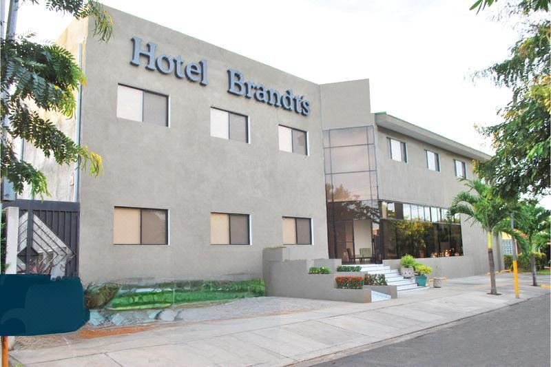 Hotel Brandts Ejecutivo Los Robles - Housity