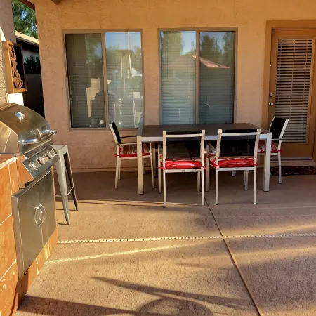 3 BR Heated Private Saltwater SUNNY Pool In/Out Stereo Speakers Prof BBQ Gril