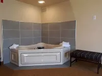 Country Inn & Suites by Radisson, West Bend, WI - Spa