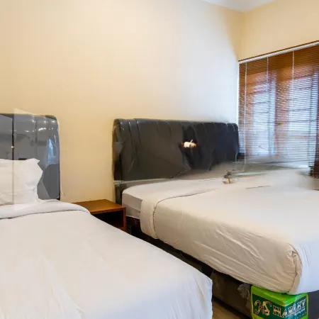 Adam Malik Guesthouse Near Regale ICC Medan Mitra RedDoorz