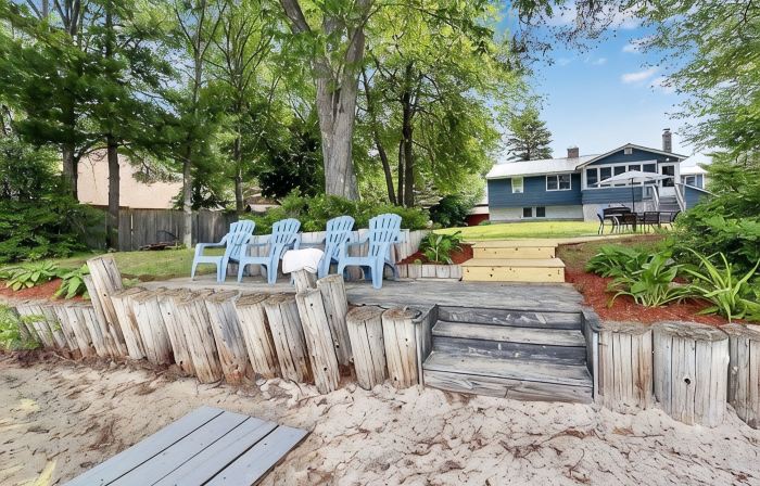 Private Beach! Kayak, Swim, Fish! Hot Tub, Sauna & Boat Dock. Year-Round Fun!