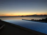 Secluded, exclusive, totally private luxury villa overlooking the prettiest bay. - Kolam Renang