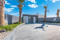 Encantame Soleil R203 | Studio lock off Sleeps 4 - Apartments