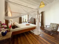 Meliks Now with Solar Power - Pet friendly