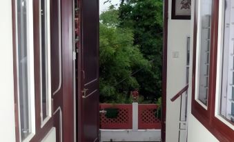 The Midas Guest House - Housity
