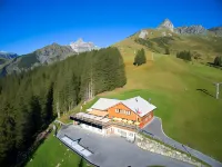 Berghotel Bischofalp فنادق في Elm