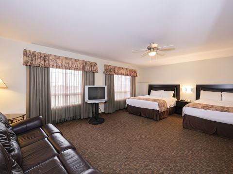 Dunvegan Inn & Suites