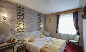 Hotel Korona Wellness, Rendezvény és Borszálloda