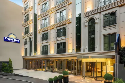 Days Inn by Wyndham Istanbul Bomonti Hotel in zona Abidin Gun Ilkogretim Okulu