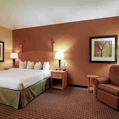 Hawthorn Suites by Wyndham Minot Rooms