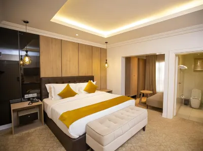 Plush Hotel