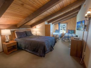 Tahoe Olympic 3 Bedroom Condo by Redawning