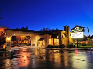 University Park Inn & Suites