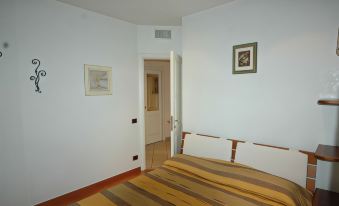 In Rome in an Elegant Apartment for 4 People, Deluxe with Jacuzzi