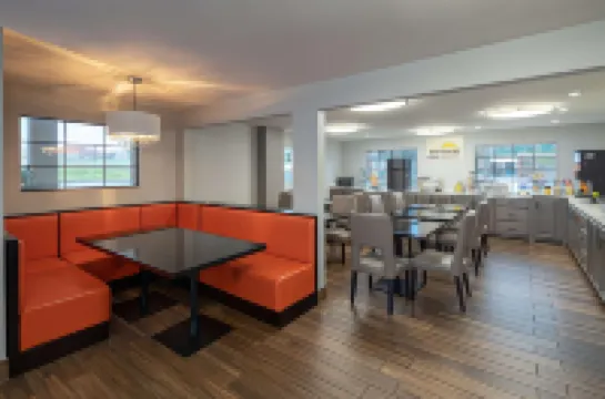 Days Inn & Suites by Wyndham Athens Alabama