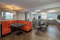 Days Inn & Suites by Wyndham Athens Alabama Hôtels à : Athens