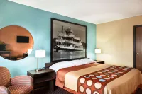 Super 8 by Wyndham Alton Hotels in Elsah