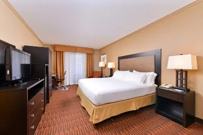 Holiday Inn Express Breezewood Hotels in Everett