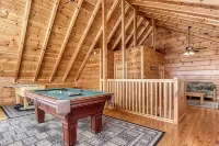 Cinema Falls - Great Location! - Convenient to Everything! 5 Bedroom Cabin by RedAwning