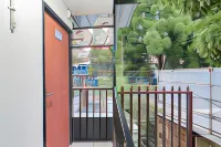 RedDoorz Near Riau Junction Mall 2