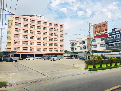 P.A. Ville Hotel Hotels near กระท่อมรจนา Nakronsawan