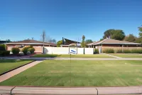 Jacaranda Holiday Units - parking