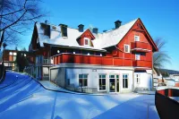 Hotel Willa Odkrywców Hotels near Dom Gerharta i Carla Hauptmannów