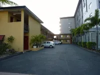 International Lodge Motel - Motels