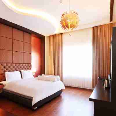 Emerald Hotel Rooms