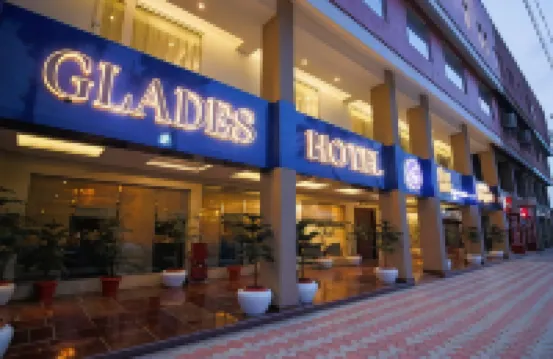 Glades Hotel Отели в г. 