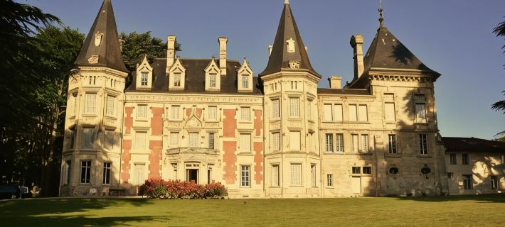 Château de Varambon - Chambres d'hôtes et séminaires d'Entreprise Ξενοδοχεία στην πόλη Ain
