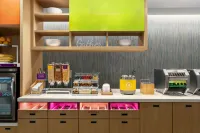賓州查迪斯弗爾德格倫米爾斯希爾頓惠庭飯店 - 早餐