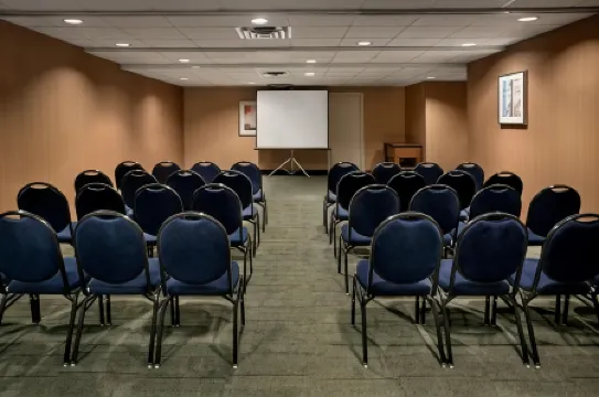 Hampton Inn & Suites Milwaukee-Downtown