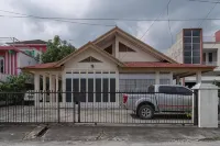 RedDoorz near RS Awal Bros Sudirman Pekanbaru Hotel dekat Galaxy Swalayan
