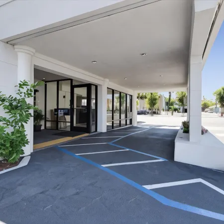 Motel 6 San Jose, CA - Convention Center Отели рядом с достопримечательностью «Спортивный комплекс «SAP-центр»»
