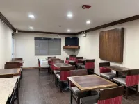 Quality Inn & Suites - breakfast