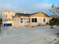 3bd with TV and AC, 2 air mattress, 2ba, 15-20 minute to everything in San Diego Hotels in Mid-City