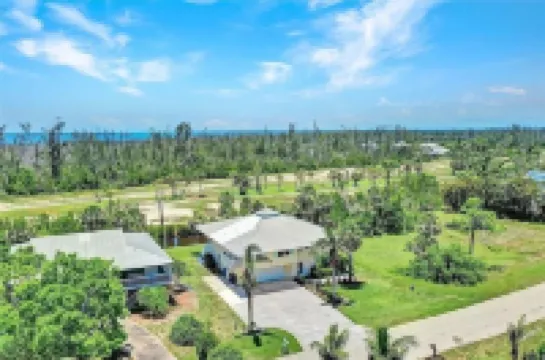 The Clubhouse - Fish, Bike and Relax in this spacious Home with a Hot Tub