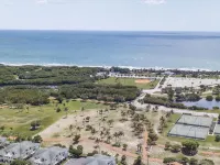 : Sandy Feet Retreat: Walk to the Beach! : - piscina