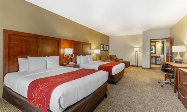 Comfort Suites Glendale - State Farm Stadium Area