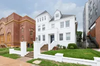 White House at Grand Central Các khách sạn gần Saint Louis University School for Professional Studies