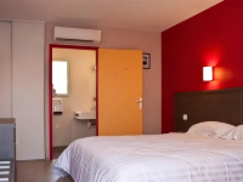 Hôtel Cantal Cottages โรงแรมในคานทัล