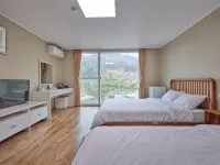 Manhae Maeul Hotels near Baekdam Temple