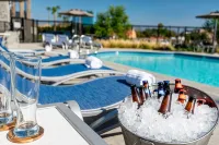 Holiday Inn Express & Suites SANTA ANA - ORANGE COUNTY by IHG - Beach