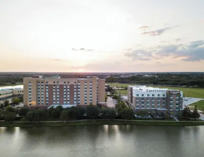 Courtyard Houston Sugar Land/Lake Pointe Hotels near LensCrafters