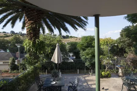 Agterplaas Guesthouse Pty Ltd Отели рядом с достопримечательностью «Йоханнесбург Зу»